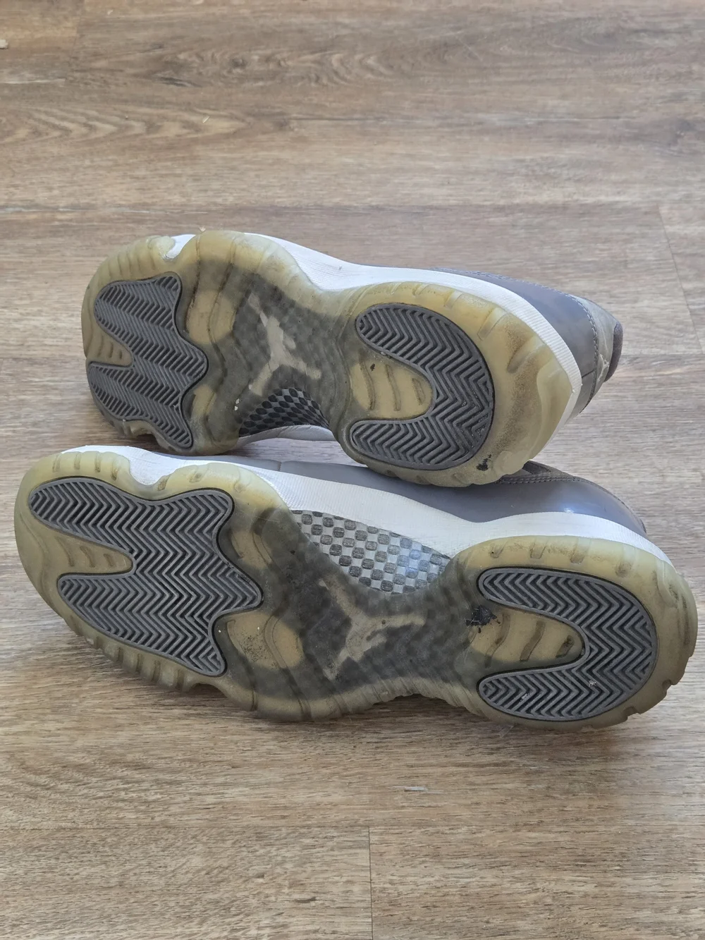 Men's JORDAN 11 LOW- Gray Patent Sneaker
